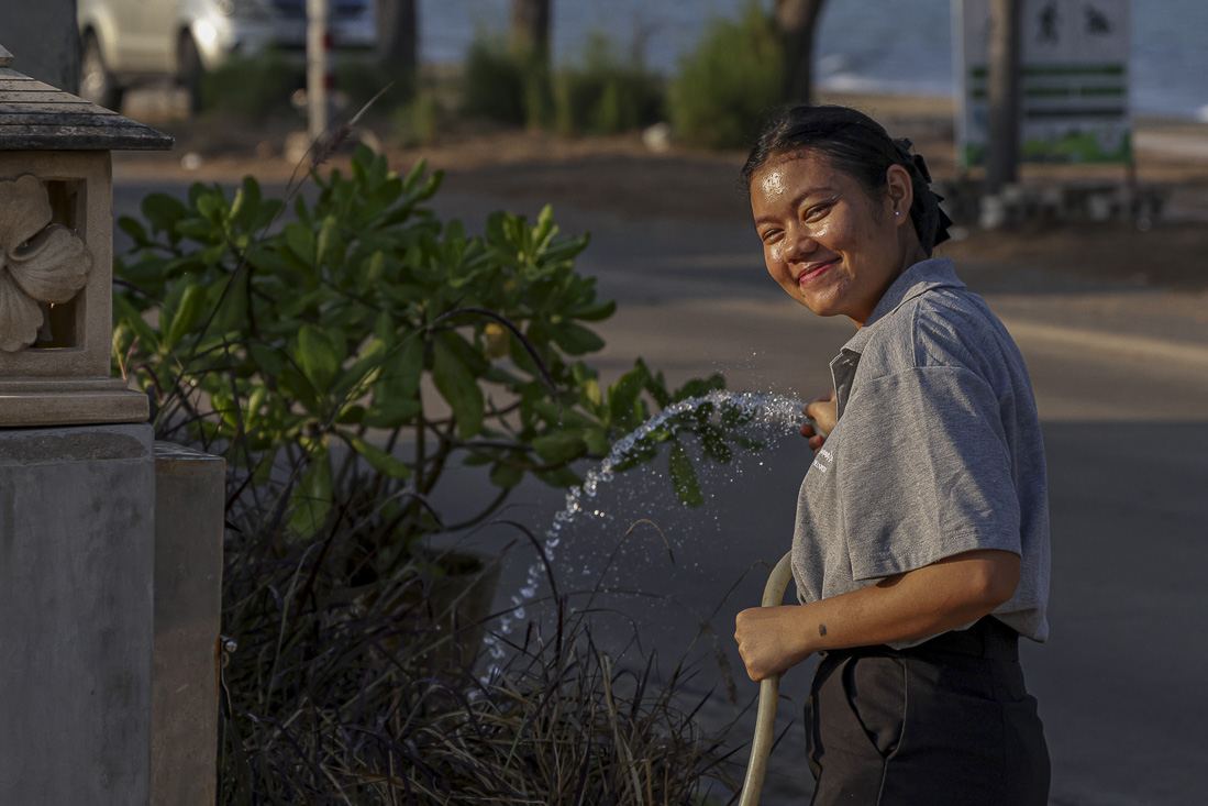 Paloh geeft de plantjes water