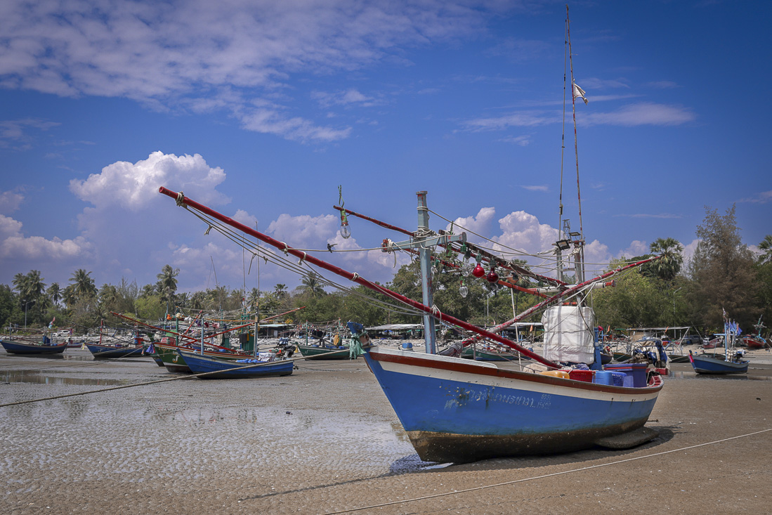Vissersbootjes in Pak Nam Pran